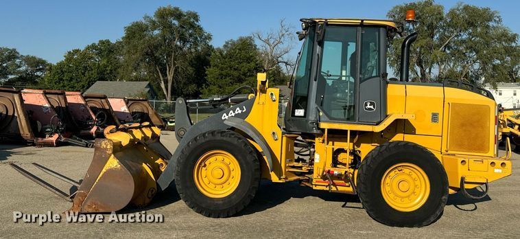 image for item DO1680 2006 John Deere 444J wheel loader
