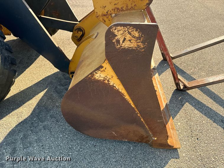 image for item DO1680 2006 John Deere 444J wheel loader