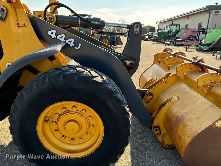 image for item DO1680 2006 John Deere 444J wheel loader