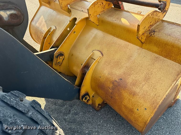 image for item DO1680 2006 John Deere 444J wheel loader