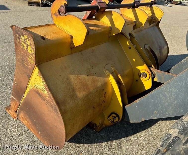 image for item DO1680 2006 John Deere 444J wheel loader