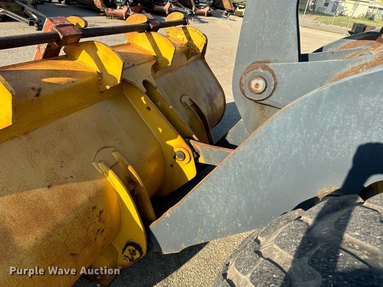 image for item DO1680 2006 John Deere 444J wheel loader