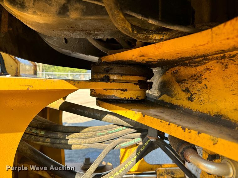 image for item DO1680 2006 John Deere 444J wheel loader