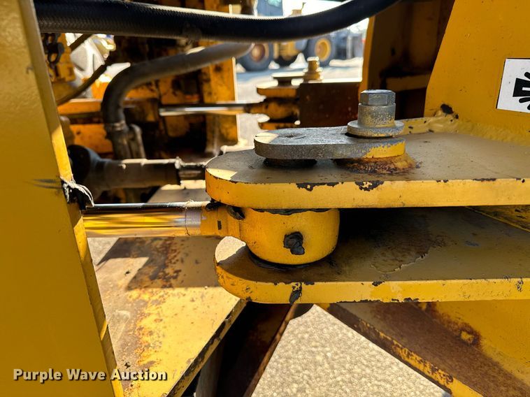 image for item DO1680 2006 John Deere 444J wheel loader