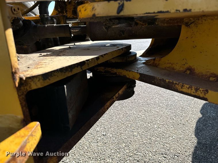 image for item DO1680 2006 John Deere 444J wheel loader