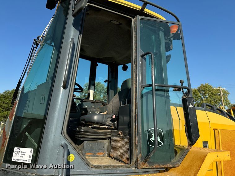 image for item DO1680 2006 John Deere 444J wheel loader