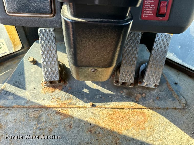 image for item DO1680 2006 John Deere 444J wheel loader