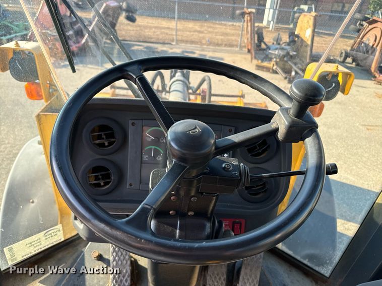 image for item DO1680 2006 John Deere 444J wheel loader