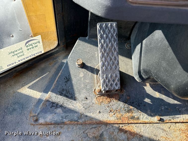 image for item DO1680 2006 John Deere 444J wheel loader