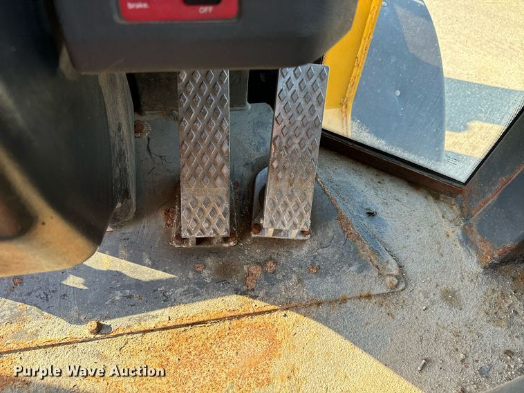 image for item DO1680 2006 John Deere 444J wheel loader