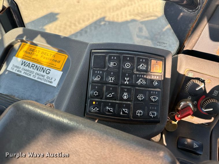 image for item DO1680 2006 John Deere 444J wheel loader