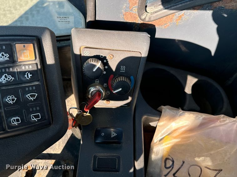 image for item DO1680 2006 John Deere 444J wheel loader