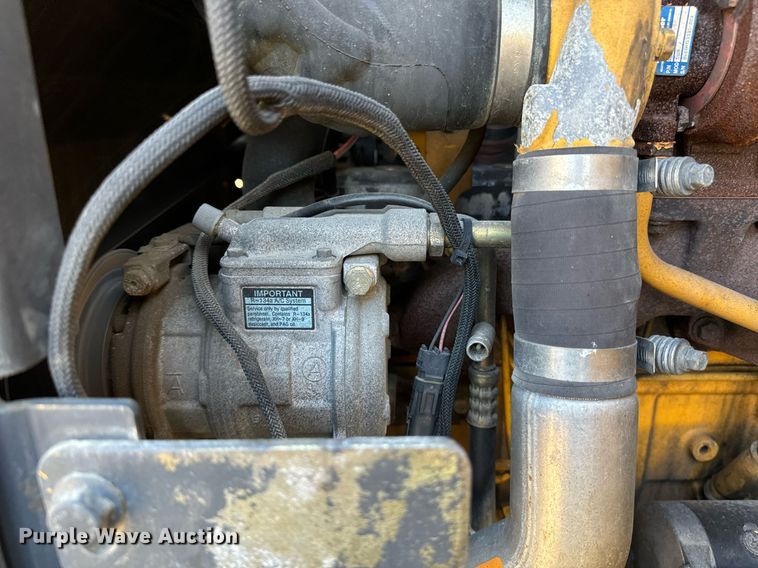 image for item DO1680 2006 John Deere 444J wheel loader