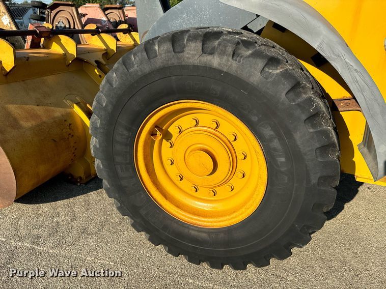 image for item DO1680 2006 John Deere 444J wheel loader