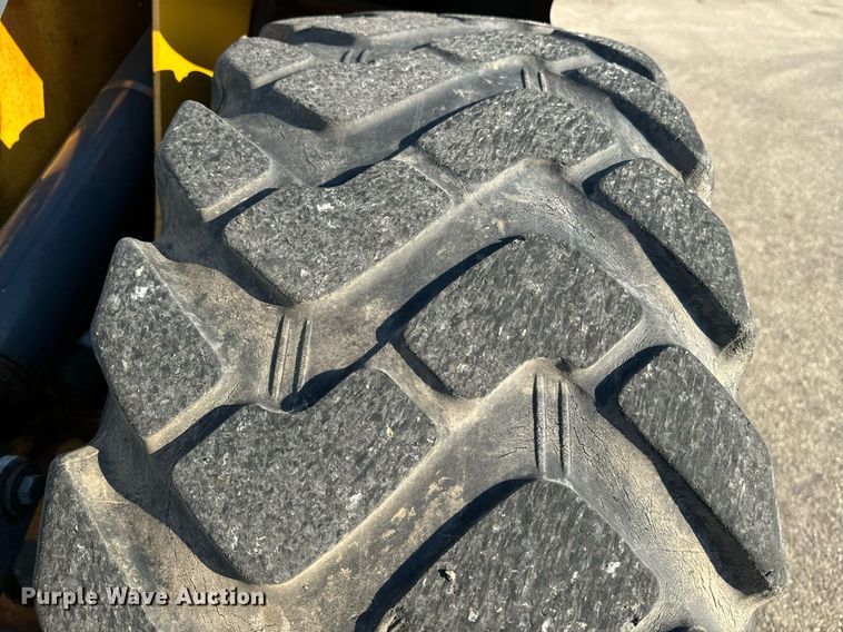 image for item DO1680 2006 John Deere 444J wheel loader