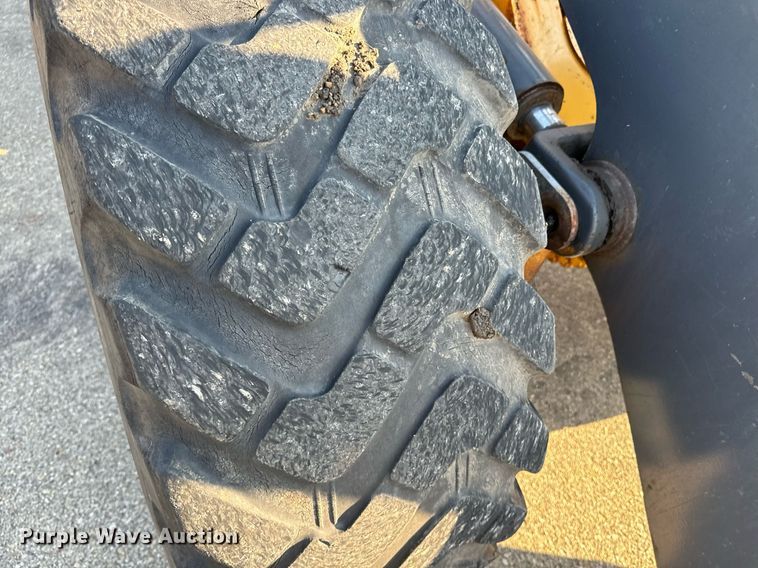 image for item DO1680 2006 John Deere 444J wheel loader