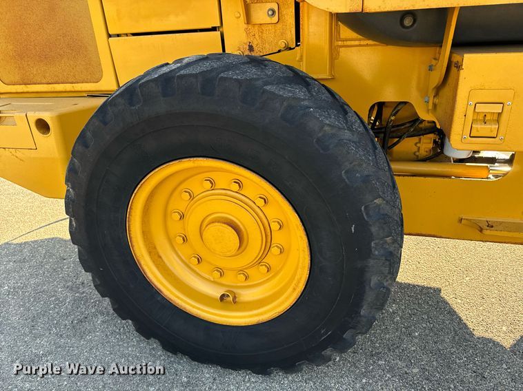 image for item DO1680 2006 John Deere 444J wheel loader