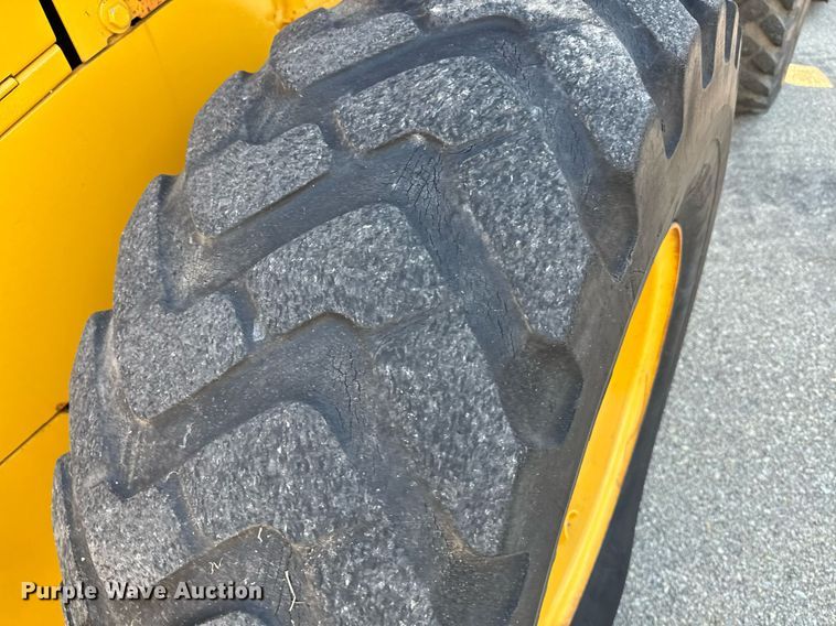 image for item DO1680 2006 John Deere 444J wheel loader