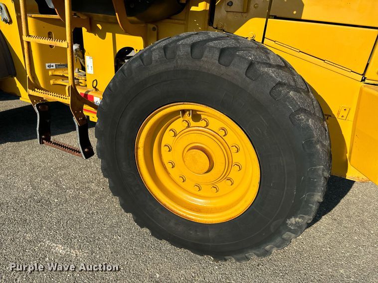 image for item DO1680 2006 John Deere 444J wheel loader