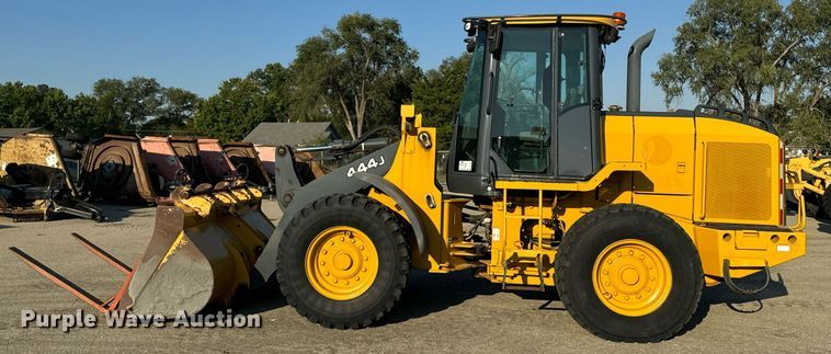 image for item DO1681 2006 John Deere 444J wheel loader