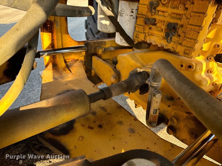 image for item DO1681 2006 John Deere 444J wheel loader