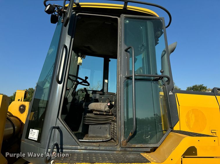 image for item DO1681 2006 John Deere 444J wheel loader