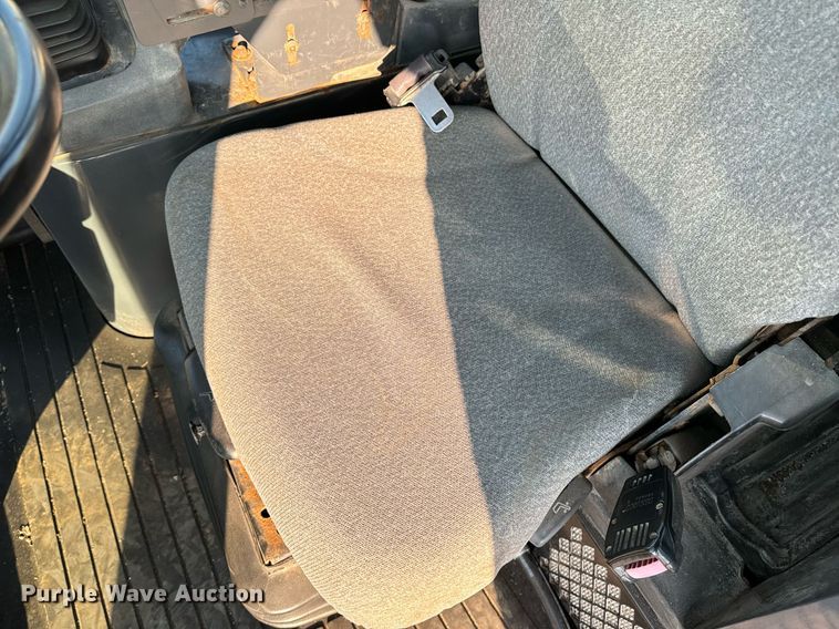 image for item DO1681 2006 John Deere 444J wheel loader