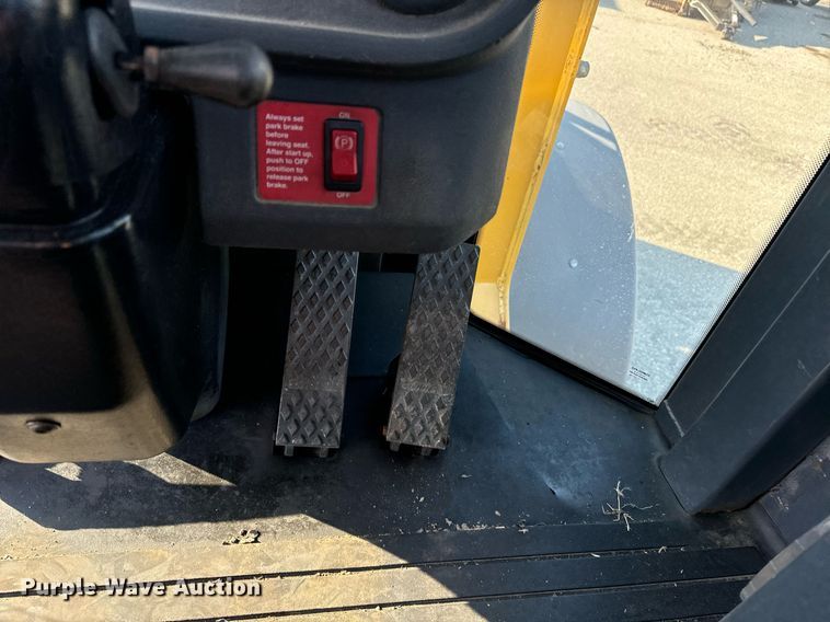 image for item DO1681 2006 John Deere 444J wheel loader