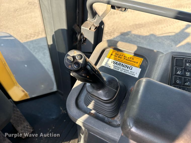 image for item DO1681 2006 John Deere 444J wheel loader