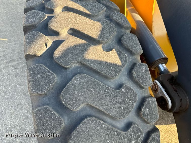 image for item DO1681 2006 John Deere 444J wheel loader