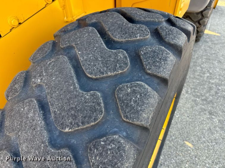 image for item DO1681 2006 John Deere 444J wheel loader