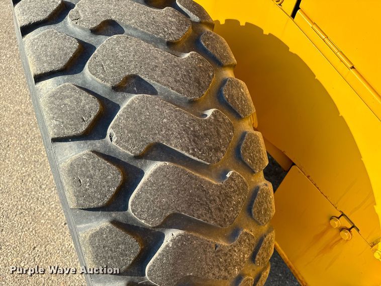 image for item DO1681 2006 John Deere 444J wheel loader