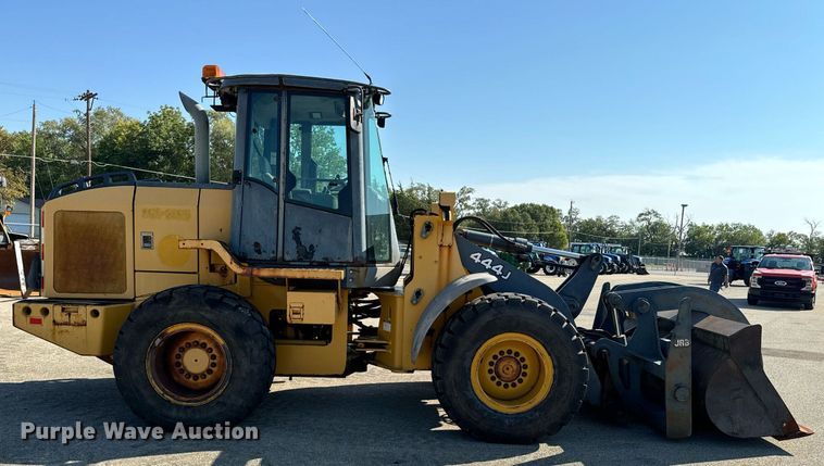 image for item DO1682 2005 John Deere 444J wheel loader