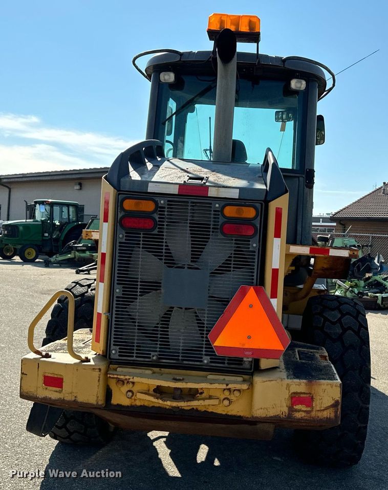 image for item DO1682 2005 John Deere 444J wheel loader