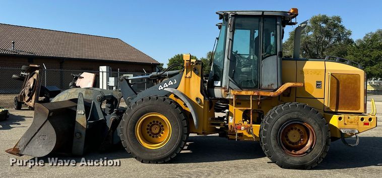 image for item DO1682 2005 John Deere 444J wheel loader