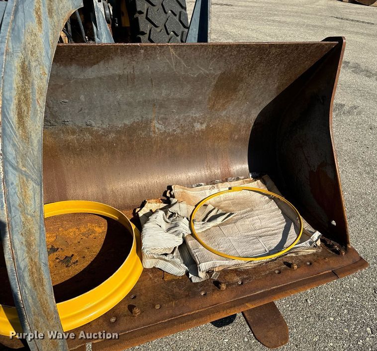 image for item DO1682 2005 John Deere 444J wheel loader