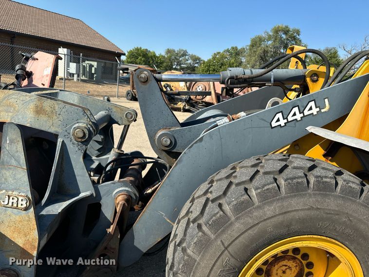image for item DO1682 2005 John Deere 444J wheel loader