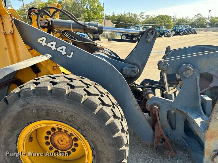 image for item DO1682 2005 John Deere 444J wheel loader