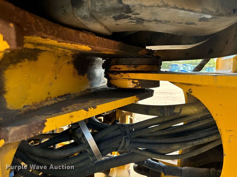 image for item DO1682 2005 John Deere 444J wheel loader