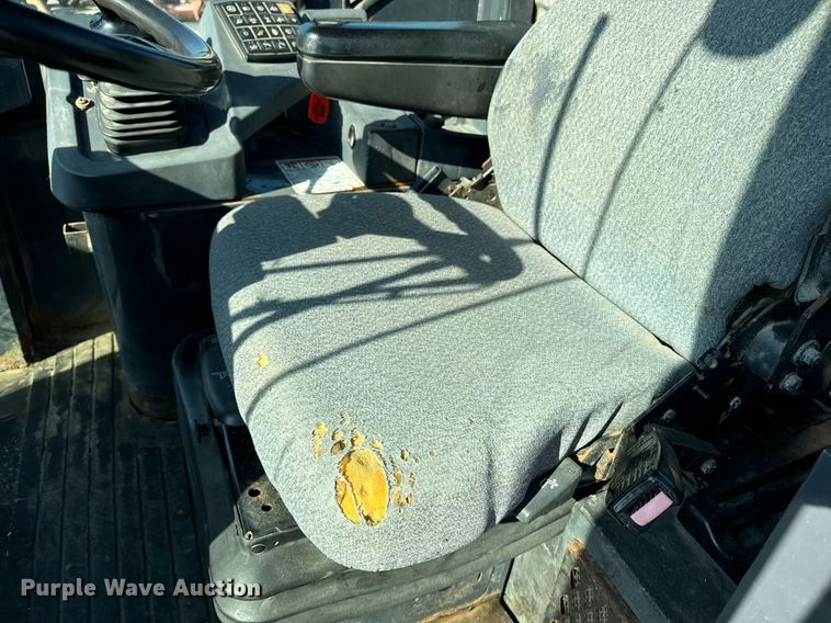 image for item DO1682 2005 John Deere 444J wheel loader