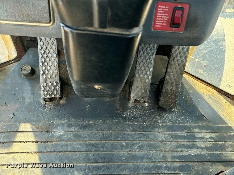 image for item DO1682 2005 John Deere 444J wheel loader