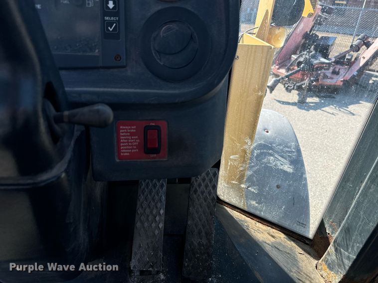 image for item DO1682 2005 John Deere 444J wheel loader