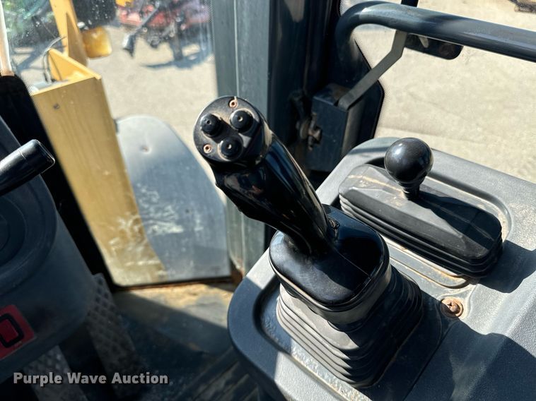 image for item DO1682 2005 John Deere 444J wheel loader