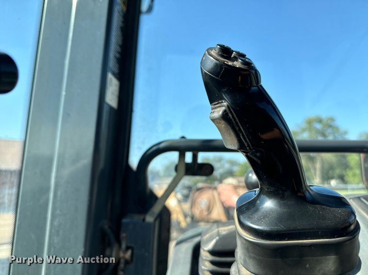 image for item DO1682 2005 John Deere 444J wheel loader