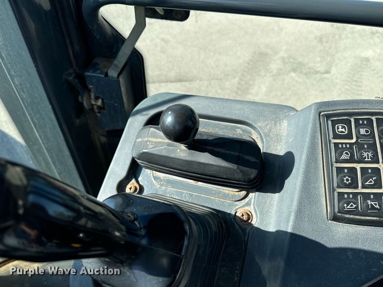 image for item DO1682 2005 John Deere 444J wheel loader