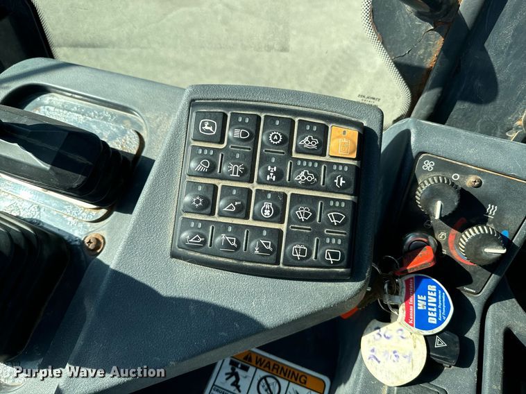 image for item DO1682 2005 John Deere 444J wheel loader