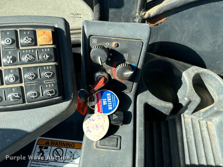 image for item DO1682 2005 John Deere 444J wheel loader