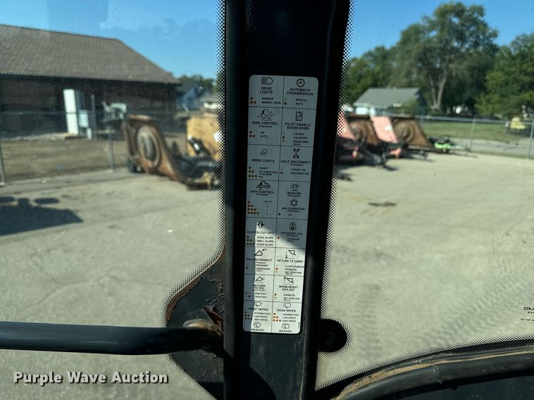 image for item DO1682 2005 John Deere 444J wheel loader