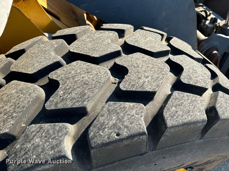 image for item DO1682 2005 John Deere 444J wheel loader