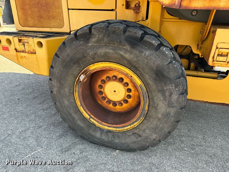 image for item DO1682 2005 John Deere 444J wheel loader